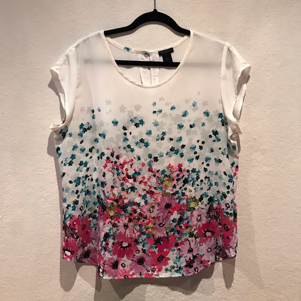 SOLD 💰 Floral Blouse